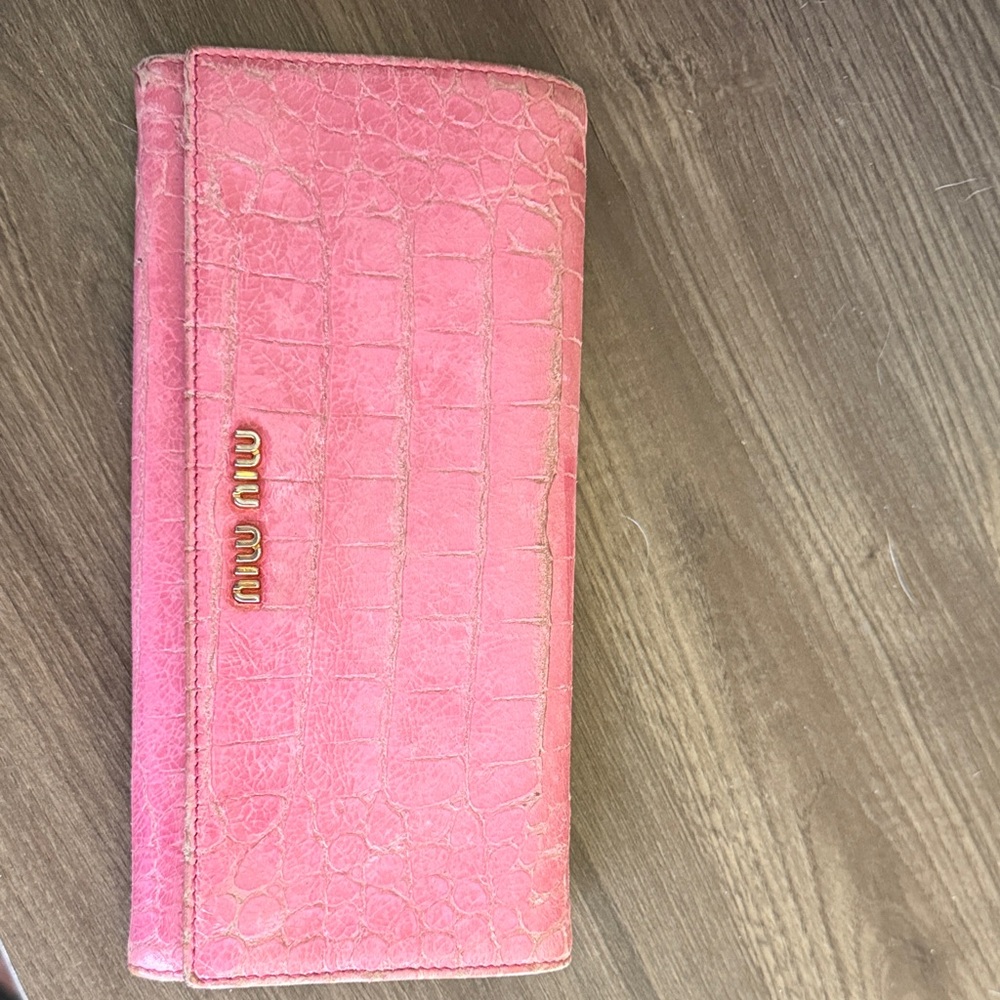 Miu Miu Pink Croc-Embossed Leather Wallet - Picture 3 of 10